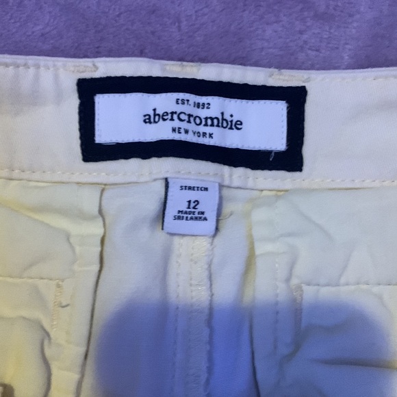 Abercrombie Pastel Yellow short shorts in a size 12 girls - Picture 3 of 3